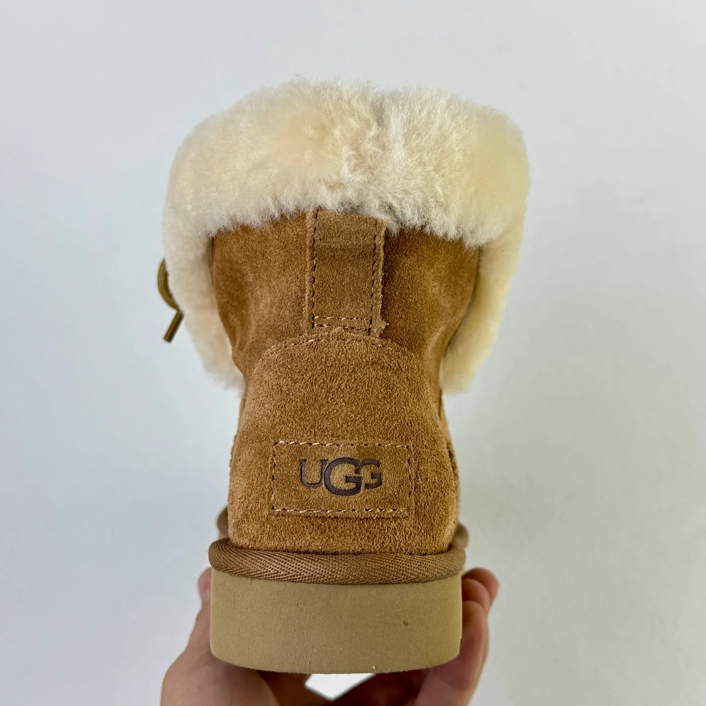 The top version in Guangzhou has arrived. Local 💰600 UGG Classic Novelty comfortable and fashionable snow boots for women. Maroon color has arrived.